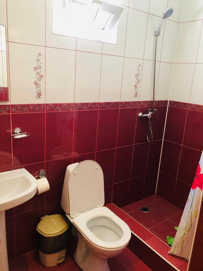 Гостевой Дом Анаит Hotell Pizunda Exteriör bild